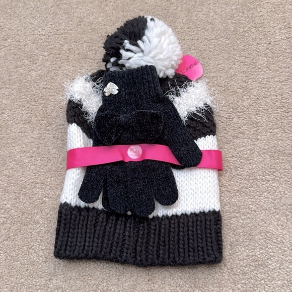 NWT Betsey Johnson BABE Black White Pompom Beanie and Bow Gloves One Size - Picture 3 of 4